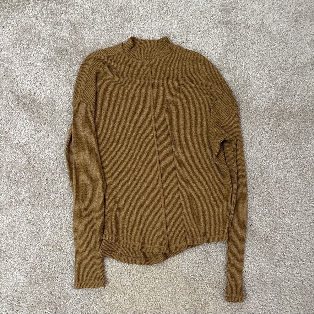 Women’s Ribbed Mock Neck Sweater in Camel Brown